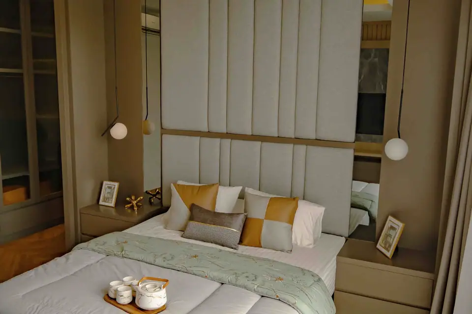 Kamar tidur dengan jendela besar (foto ilustrasi)